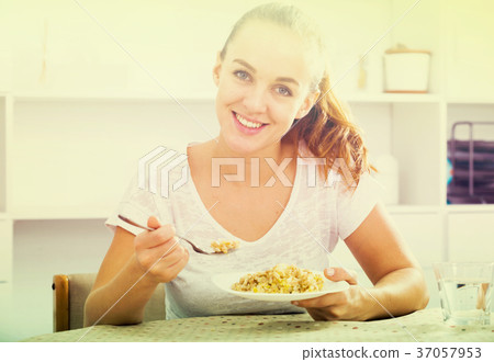 Girl eating porrige 37057953