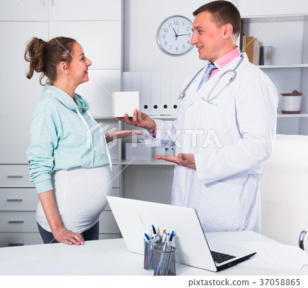 Doctor and pregnant visitor 37058865