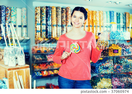 Girl choosing sweets in shop Girl choosing sweets in shop 37060974