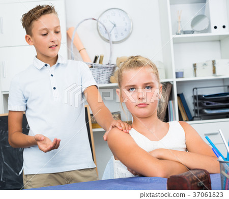 Boy is excusing for the offendedly girl 37061823
