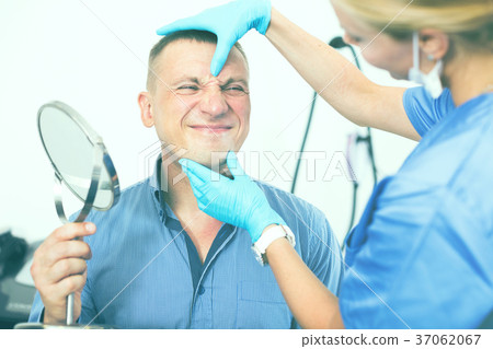 Female doctor is preparing client to procedure 37062067