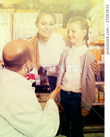 Pharmacist helping customers 37063633