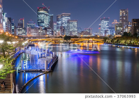 Osaka evening view 37063993