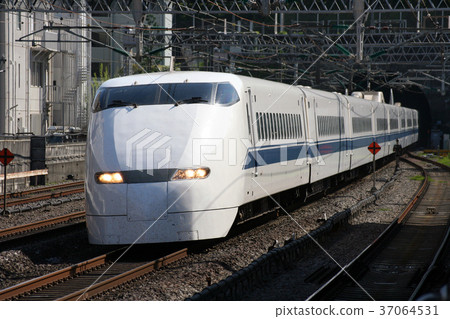 Series 300 Shinkansen that passes through the tunnel. 2007 / 4.29 37064531