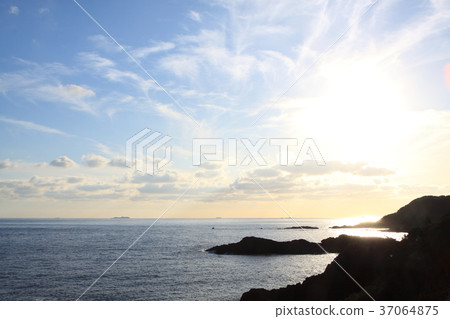 The sea of Shimoda dyed at sunset 37064875