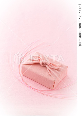 Image of the gift Image of the gift 37065521