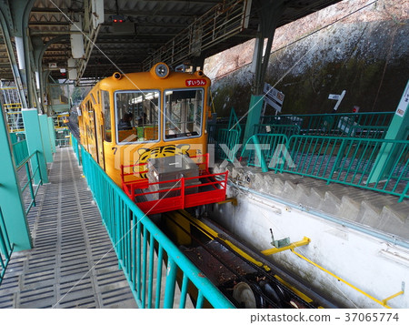 Nishinobu Taka纜車站正在停靠 37065774