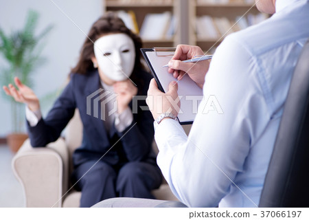 Woman with mask during psychologist visit 37066197