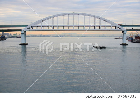 早上阪神高速公路5號海灣線 六甲島大橋 照片素材 圖片 圖庫