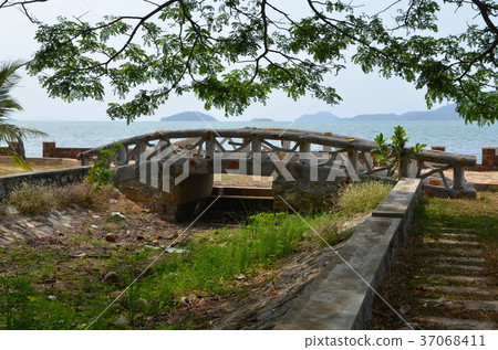 Wooden bridge on the beach in the town of Kep  37068411