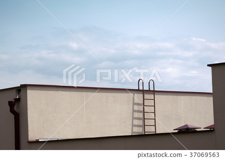 roof with a ladder 37069563
