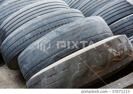 Old and no tread tires Old and no tread tires 37071215