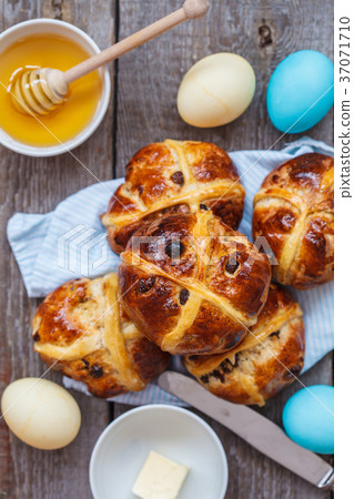 Easter cross buns, painted eggs. 37071710