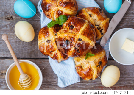 Easter cross buns, painted eggs. 37071711