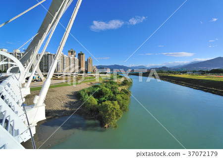 臺灣,新北市,公園,新店區,陽光運動公園,水,建築物,天,藍色,溪流,橋 37072179