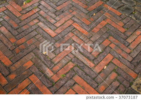 Wet, dirty floor with pattern in the city Wet, dirty floor with pattern in the city 37073187