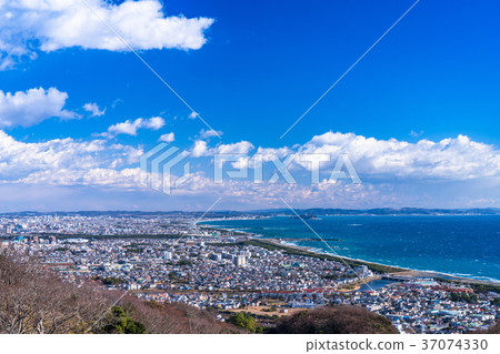 《神奈川縣》俯瞰江之島的湘南海岸 《神奈川縣》俯瞰江之島的湘南海岸 37074330