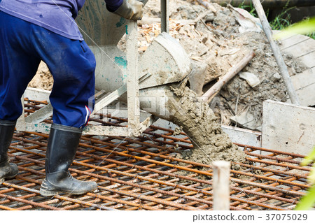 Using concrete bucket Using concrete bucket 37075029
