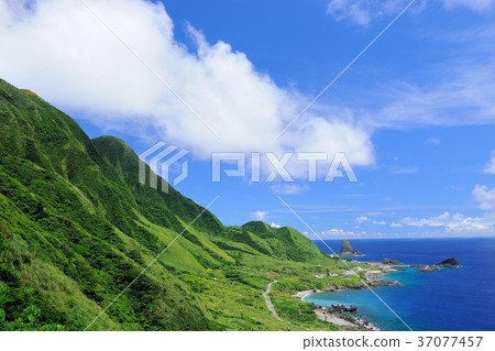 Taiwan,taidong,lanyu,island,blue,grass,sea,mountain,reef,coast,seaside,tree,water,day,cloud,sunny 37077457