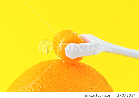 Dermaroller for medical micro needling therapy. To Dermaroller for medical micro needling therapy. To 37078054