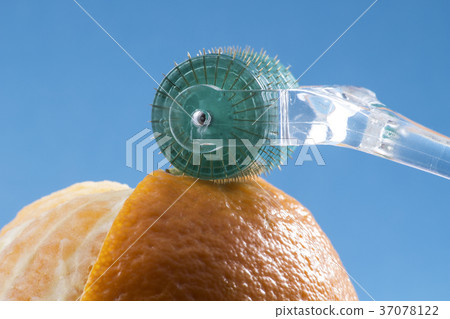 Dermaroller for medical micro needling therapy. To 37078122