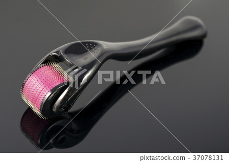 Dermaroller for medical micro needling therapy. To 37078131