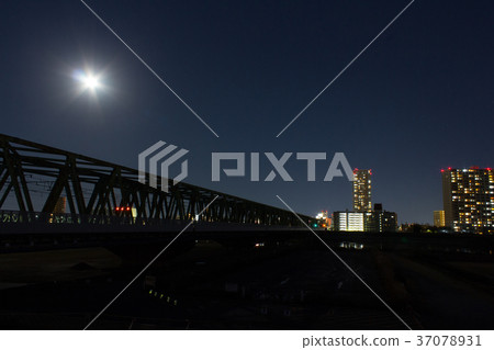 Night view and super moon of Edogawa riverbed Night view and super moon of Edogawa riverbed 37078931