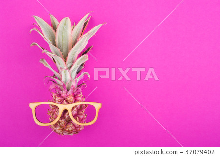 Pink pineapple on pink 37079402