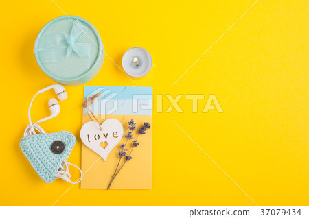 Blue gift, blank notes Blue gift, blank notes 37079434
