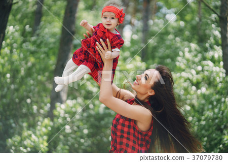 Mother with daughter 37079780