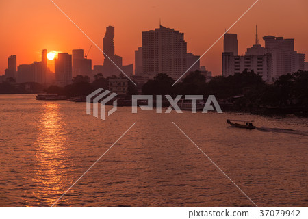 Sunrise over the scenic skyline at Bangkok 37079942