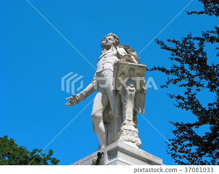 Wolfgang Amadeus Mozart, sculpture 37081033