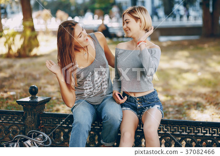 girls in the city 37082466