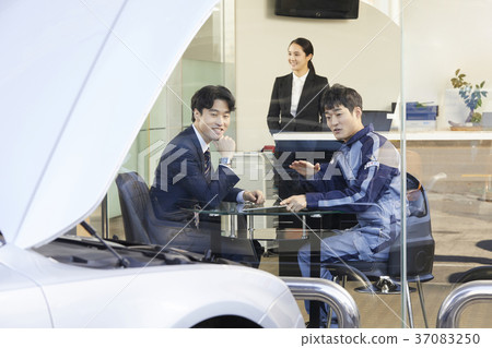 汽車服務,客戶,工人,韓國人 汽車服務,客戶,工人,韓國人 37083250