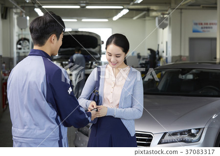 Car service, worker, customer, consultation, Korean 37083317