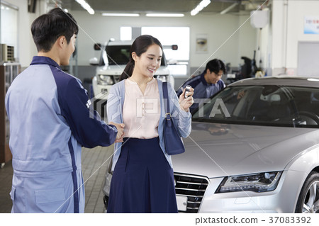 Car service, worker, customer, consultation, Korean 37083392