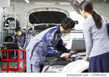 Car service, worker, customer, consultation, Korean 37083428