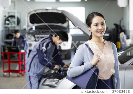Car service, worker, customer, consultation, Korean 37083438