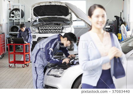 Car service, worker, customer, consultation, Korean 37083440