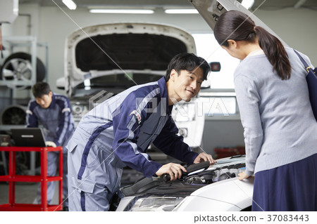 Car service, worker, customer, consultation, Korean 37083443