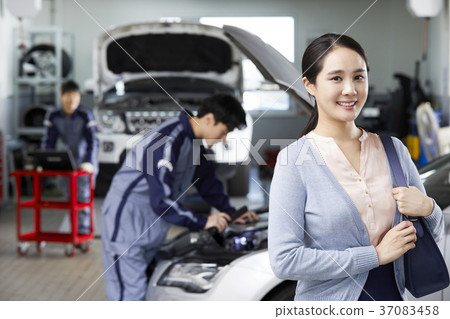 汽車服務,工人,客戶,諮詢,韓國 汽車服務,工人,客戶,諮詢,韓國 37083458