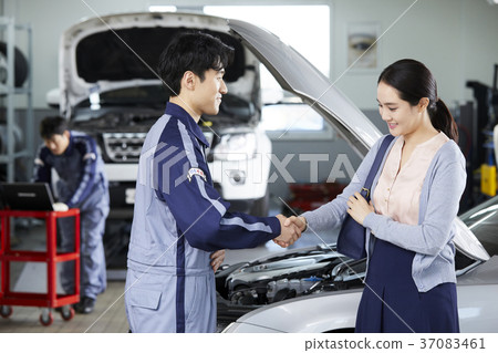汽車服務,工人,客戶,諮詢,韓國 汽車服務,工人,客戶,諮詢,韓國 37083461