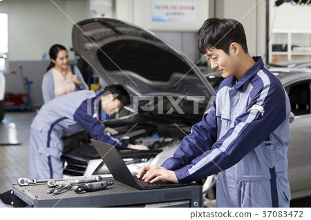 Car service, worker, customer, consultation, Korean 37083472