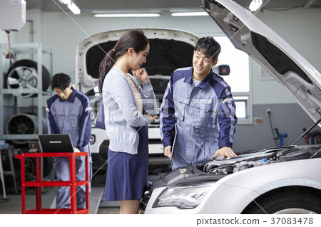 Car service, worker, customer, consultation, Korean 37083478