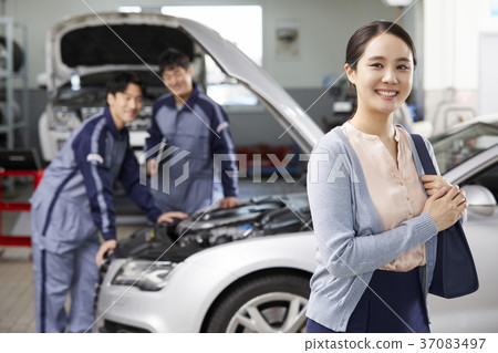 Car service, worker, customer, consultation, Korean 37083497