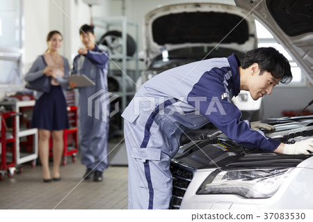 Car service, worker, customer, consultation, Korean 37083530