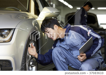 Car service, worker, customer, consultation, Korean Car service, worker, customer, consultation, Korean 37083610