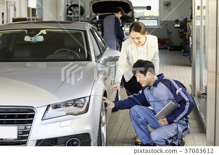 Car service, worker, customer, consultation, Korean 37083612