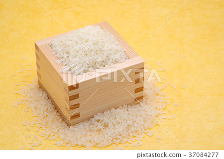 米飯充滿米黃米背景b-1略高於左邊 37084277