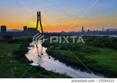 中華台北,台灣,新北市,新北大橋,晨曦,黃昏,天,雲彩,水,公園,橋 中華台北,台灣,新北市,新北大橋,晨曦,黃昏,天,雲彩,水,公園,橋 37084323
